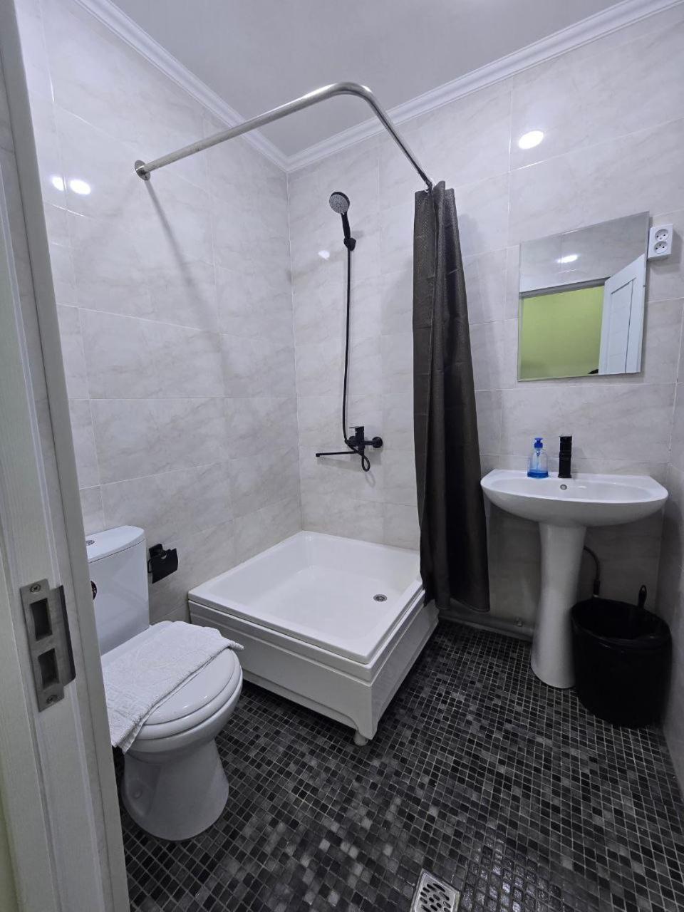 Guesto Hostel Ташкент Екстер'єр фото