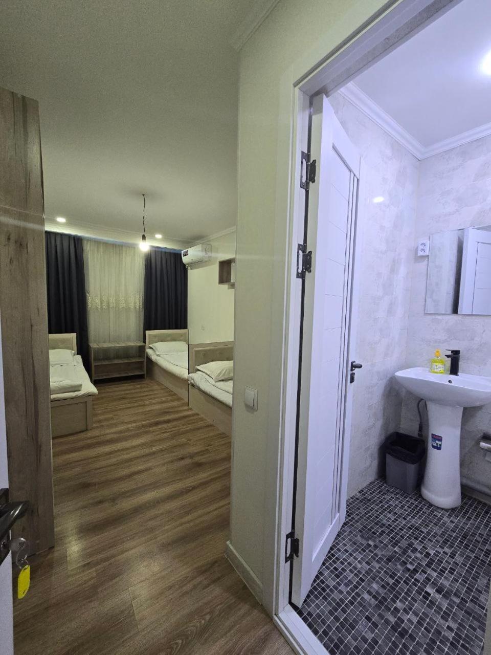 Guesto Hostel Ташкент Екстер'єр фото