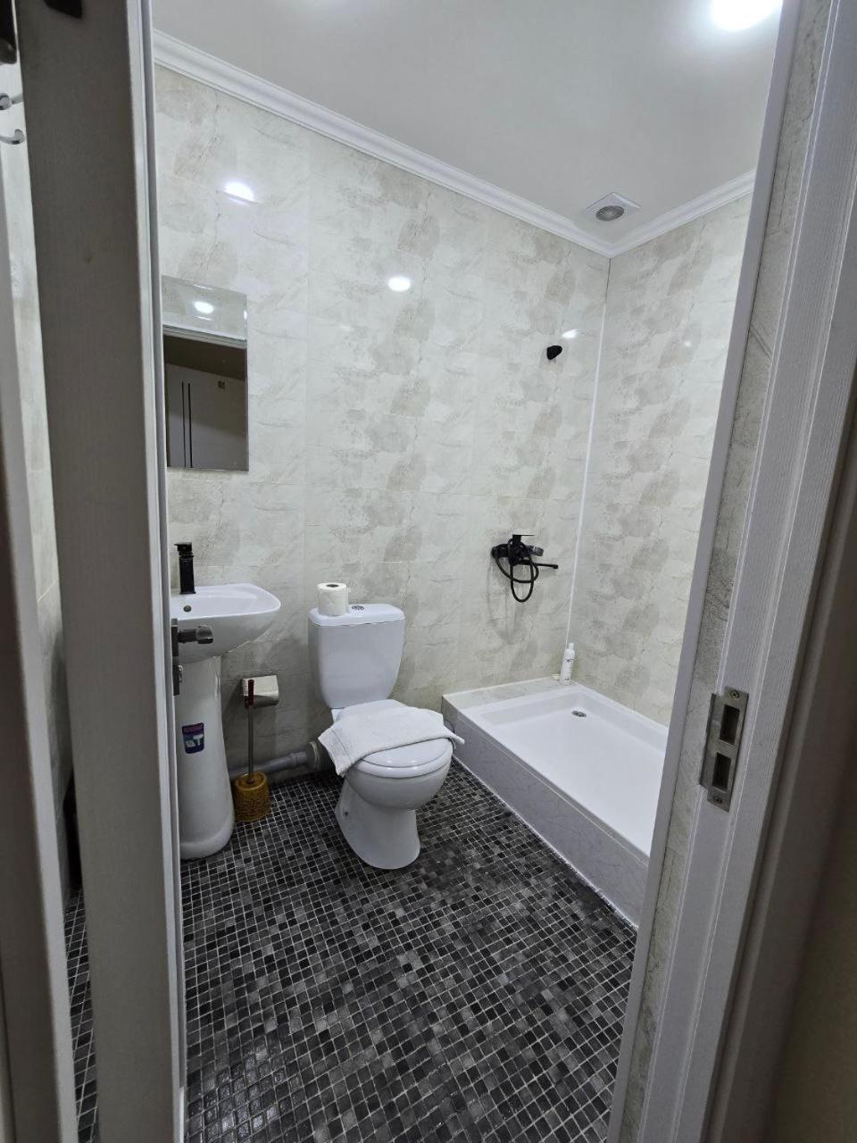 Guesto Hostel Ташкент Екстер'єр фото