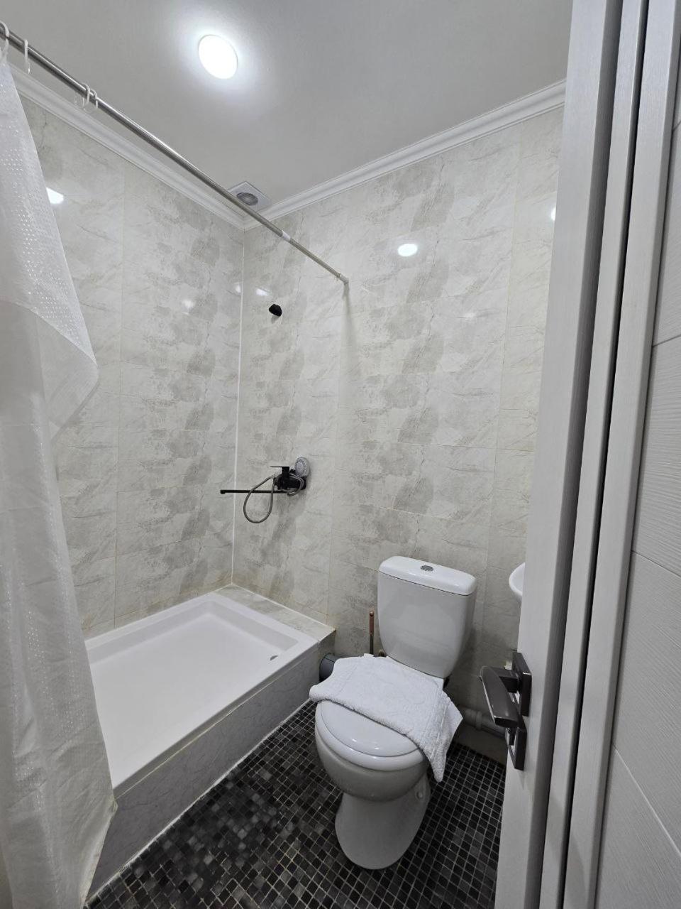 Guesto Hostel Ташкент Екстер'єр фото